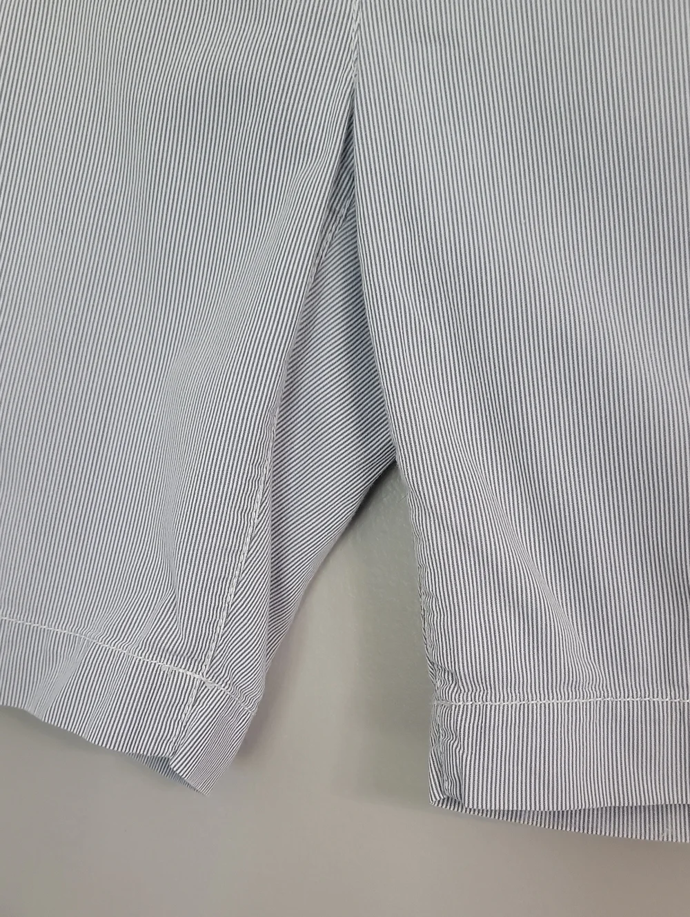 LOFT Gray White Striped Shorts Size 2P